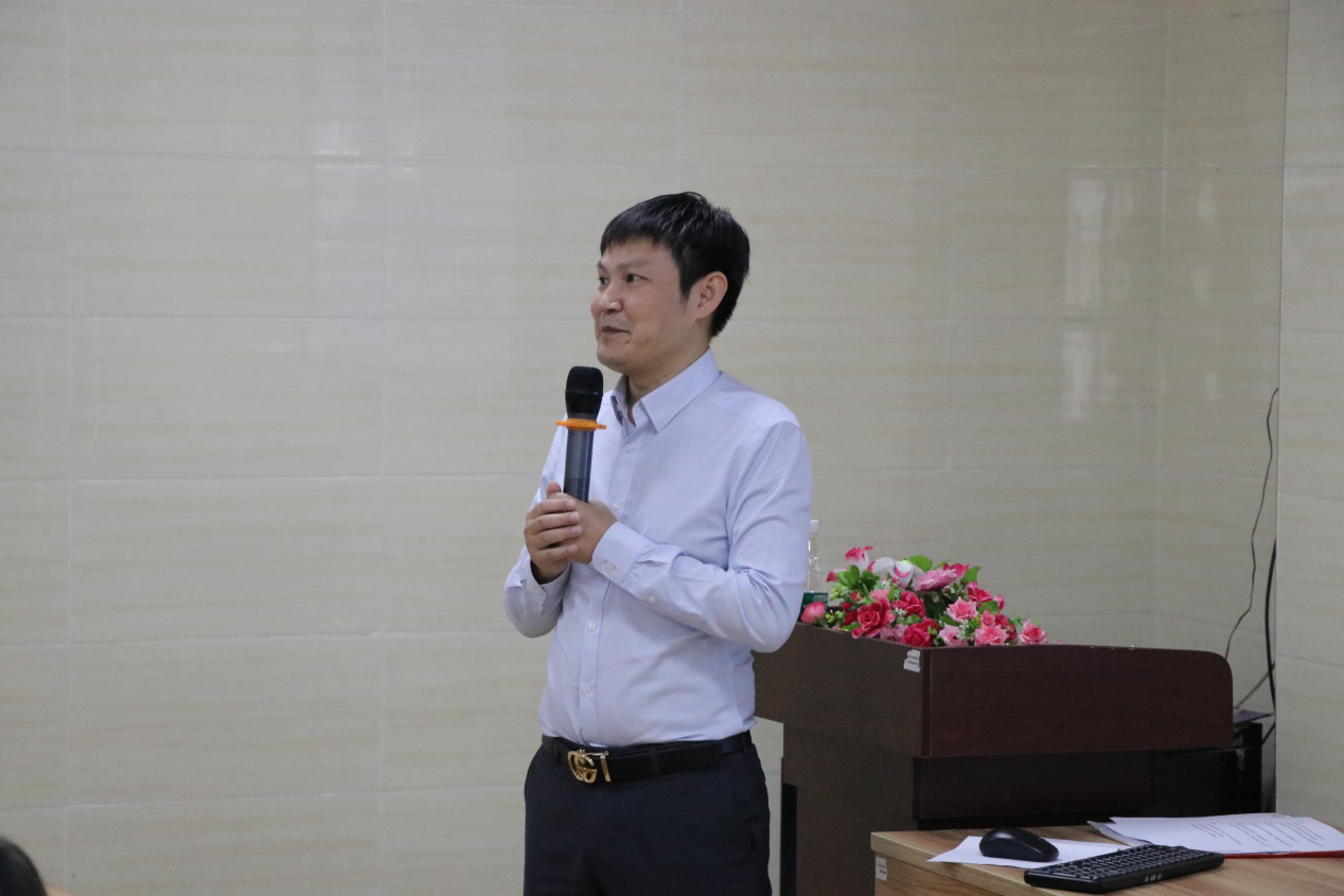 黄志光院长在讲座 黄志光院长在讲座