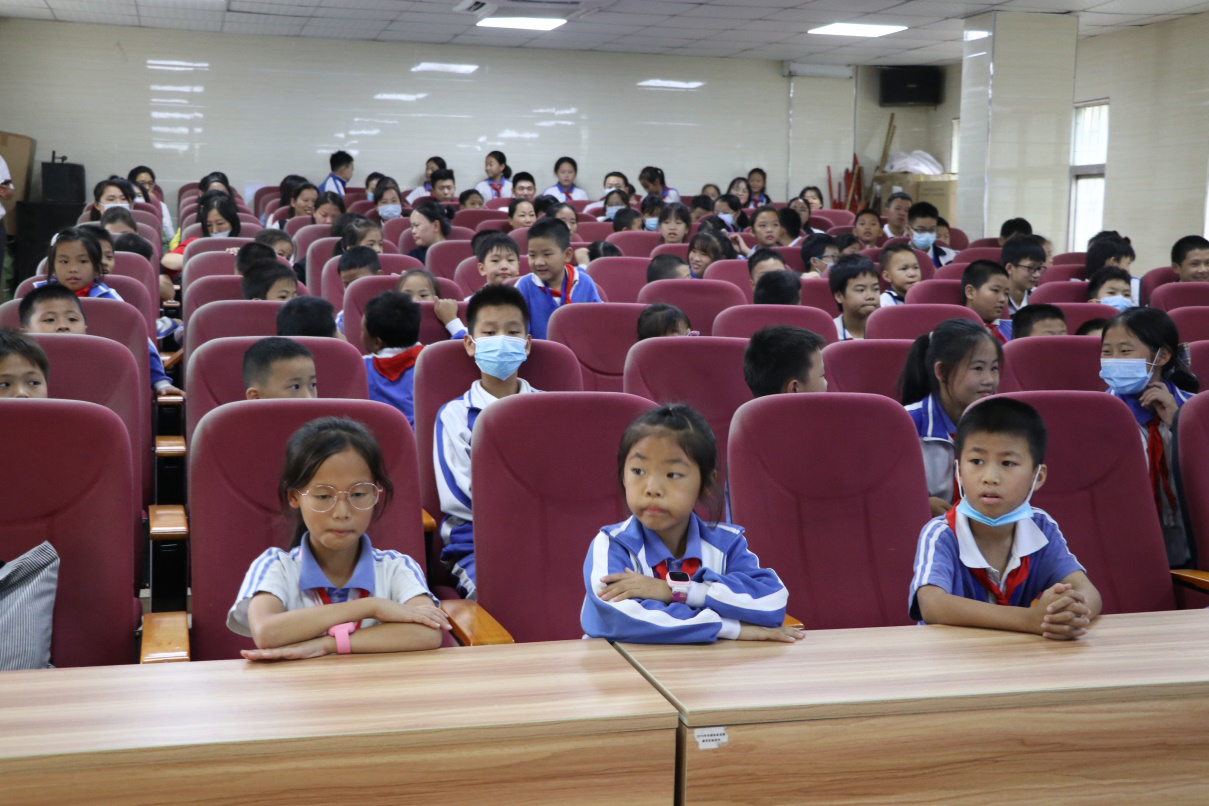 认真听讲的同学 认真听讲的同学